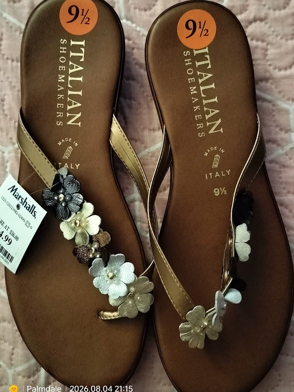 Italian Shoemakers Metallic Gold Floral Thong Sandals. Size 9.5